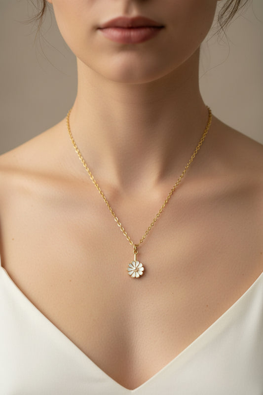 White Daisy Pendant Necklace