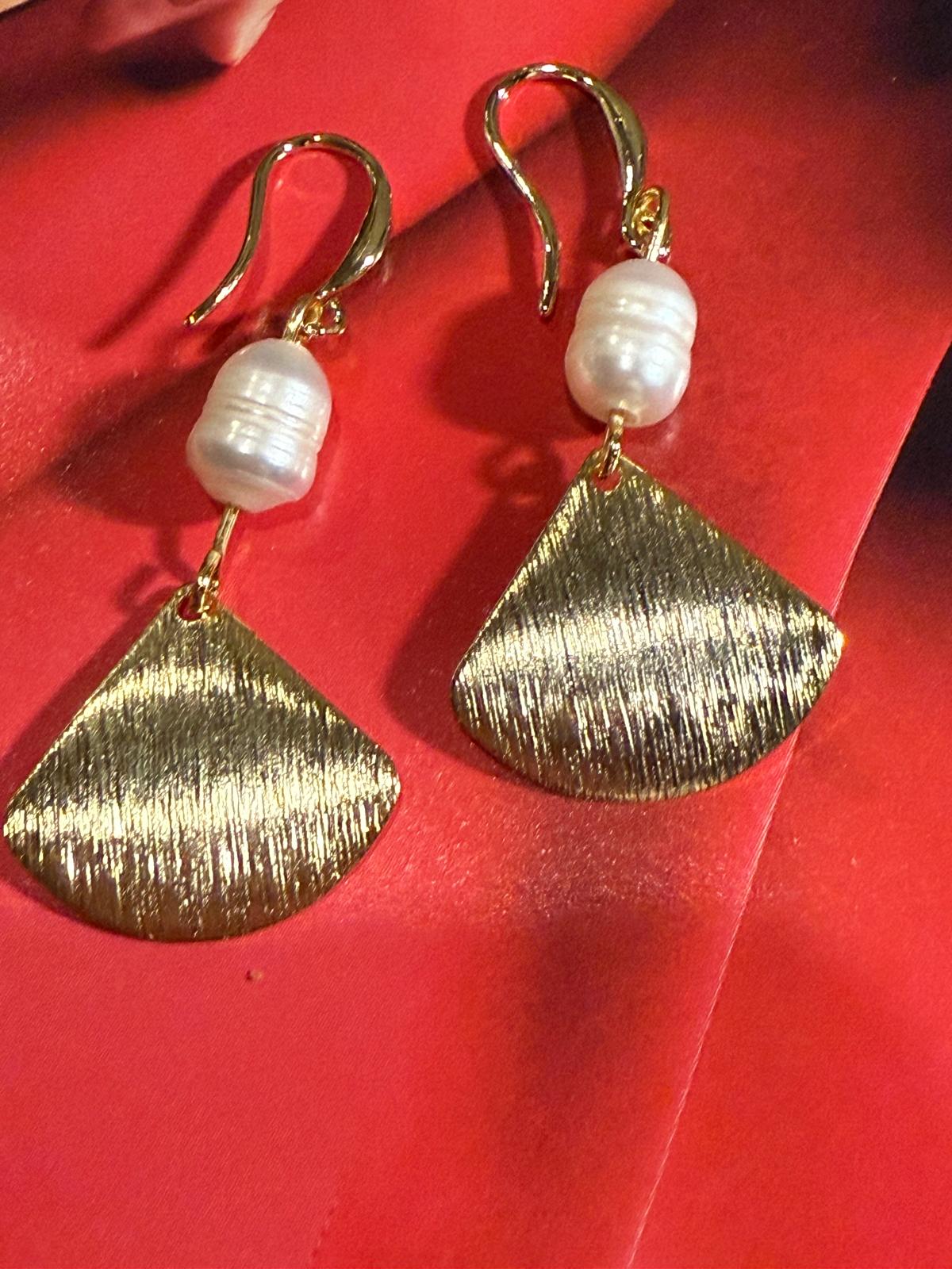 Pearl and Gold Teardrop Dangle Earrings