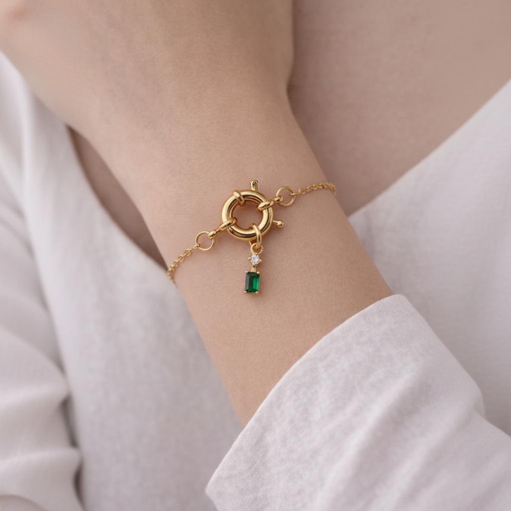 18kGF sailor clasp bracelet lifestyle image